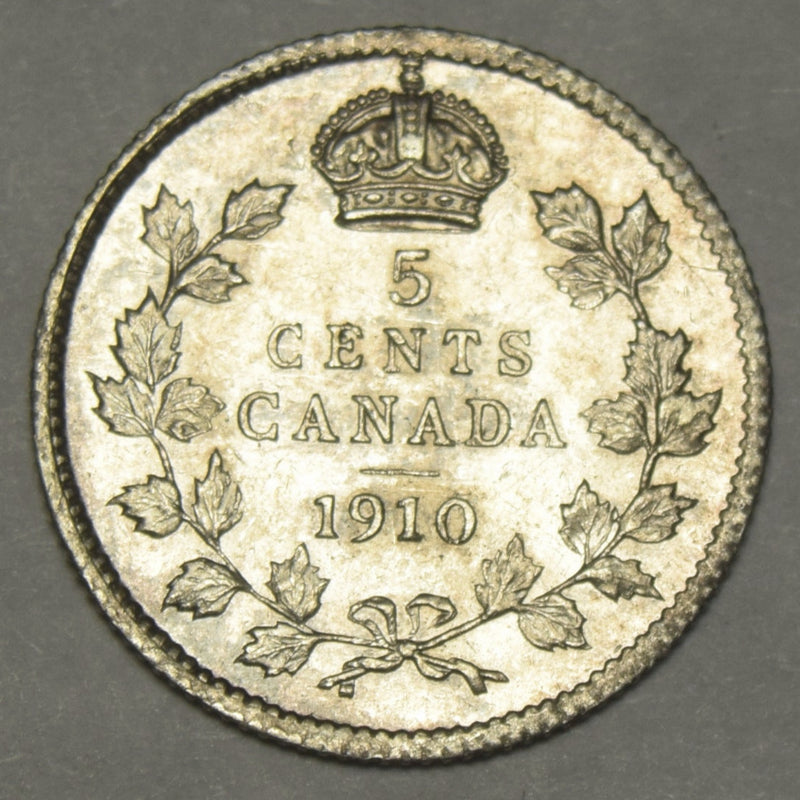 1910 Pointed Leaves Canadian 5 Cents . . . . Choice About Uncirculated